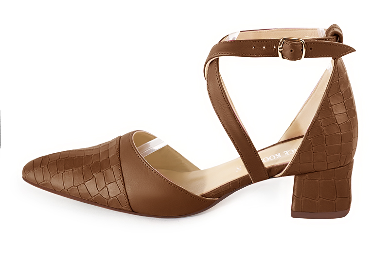 Caramel brown women's open side shoes, with crossed straps. Tapered toe. Low flare heels. Profile view - Florence KOOIJMAN